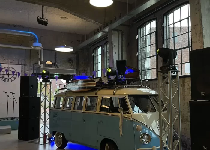 Volkswagen-bus-dj5
